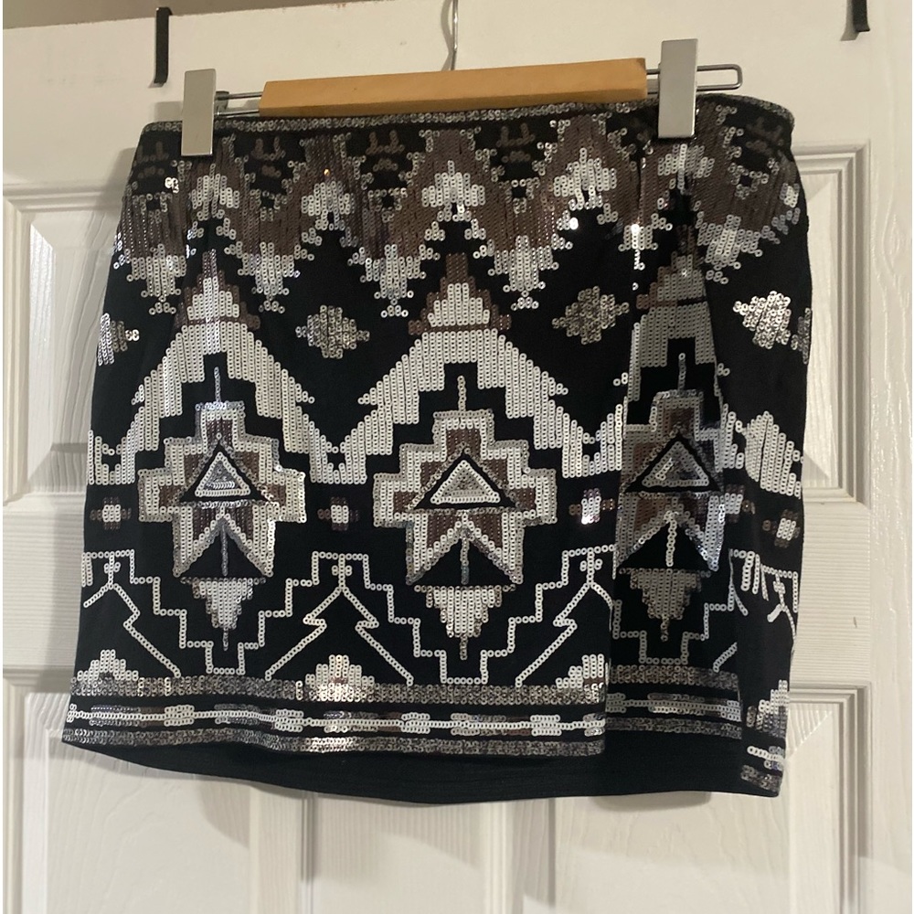 Express, Sequence Mini Skirt. Size Medium - image 1